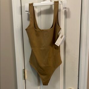 NWT. GOOD AMERICAN Tan One Piece thong bodysuit. Size 1